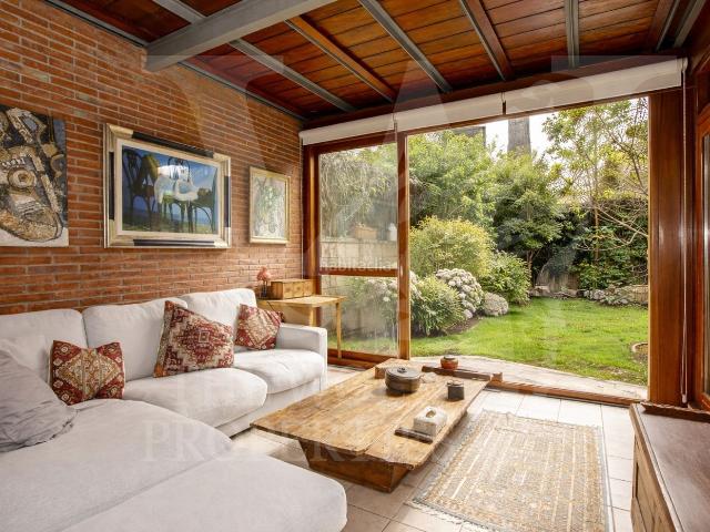 Casa pareada en venta en Alella. Chalet pareado en venta en Avenida d'Alella. Casas pareadas.