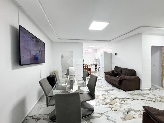 Casa pareada en venta en Almería, Centro. Casa en venta en Almería. Casas pareadas.