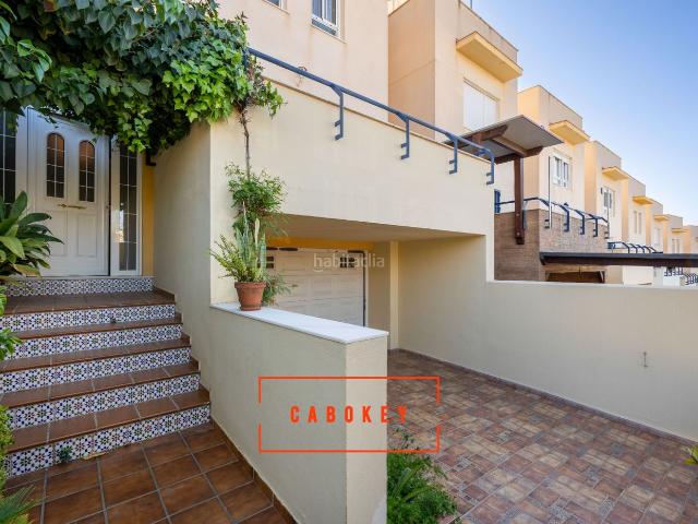 Casa pareada en venta en Almería, Los Ángeles Cruz de Caravaca. CABOKEY VENDE GRAN VIVIENDA UNIFAMILIAR TIPO TRIPLEX EN CRUZ DE CARAVACA ALMERIA ESPACIO, COMODIDAD Y LUZ EN CADA PLANTA. Casas.