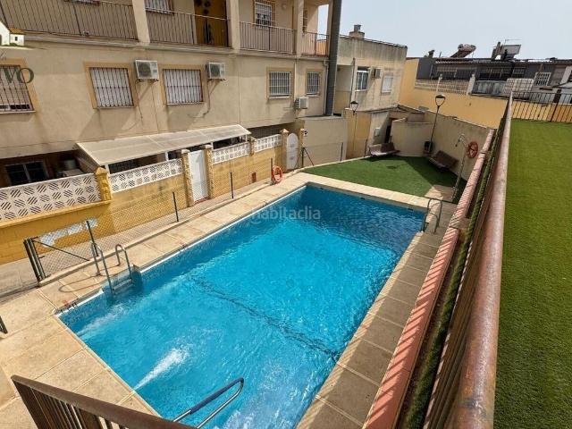 Casa pareada en venta en Almería, Retamar. Chalet pareado en Retamar con patio y piscina. Casas pareadas.