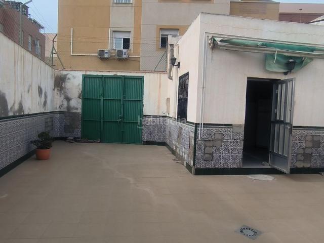 Casa pareada en venta en Almería, San Luis. casa de planta baja con patio. Casas pareadas.