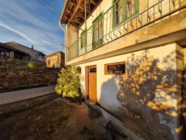 Casa pareada en venta en Arenas de Iguña. Casa de Piedra para Reformar con Terreno y Vistas en Arenas de Iguña Cantabria. Casas pareadas Arenas de.