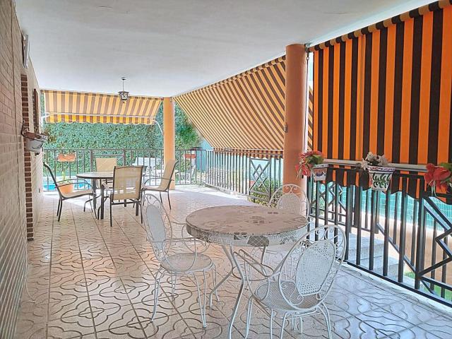 Casa pareada en venta en Arganda del Rey, Los Villares. Esta casa no trata sólo de metros cuadrados. ES EL GRAN ESCENARIO DE TU VIDA !. Casas pareadas Arganda del.
