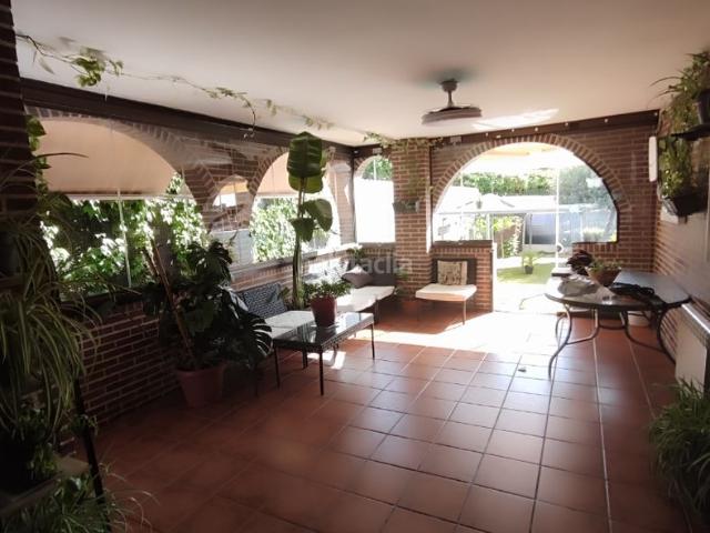 Casa pareada en venta en Arganda del Rey, Los Villares. PRECIOSO CHALET PAREADO CON PISCINA y placas solares. Casas pareadas Arganda del.