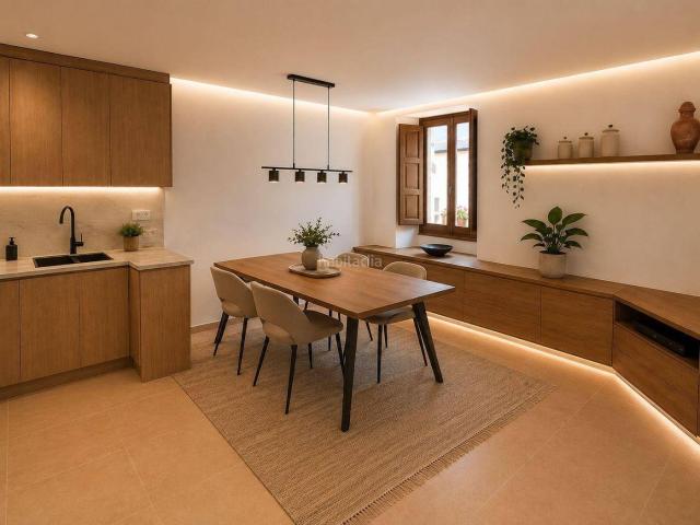 Casa pareada en venta en Argentona, Nucli Urbà. Acogedora casa reformada de dos plantas en una excelente zona de Argentona Descripción. Casas pareadas.