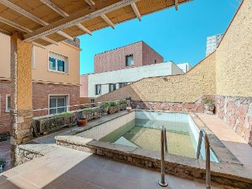Casa pareada en venta en avenida Antoni Gaudí, Sant Quirze del Vallès, de 224 m² 5 habitaciones por 590.000