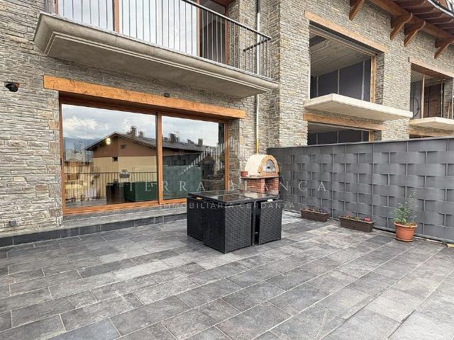 Casa pareada en venta en avenida De Catalunya, Puigcerdà, de 331 m² 4 habitaciones por 600.000