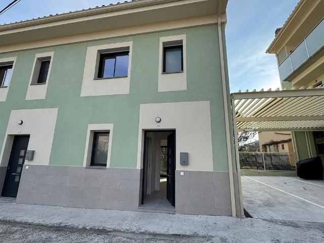 Casa pareada en venta en avenida De Santa Coloma, Olot, de 80 m² 3 habitaciones por 250.000