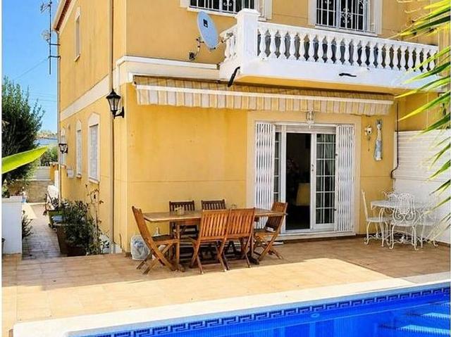 Casa pareada en venta en calle Lanzarote, Mont Roig del Camp, de 177 m² 4 habitaciones por 369.000