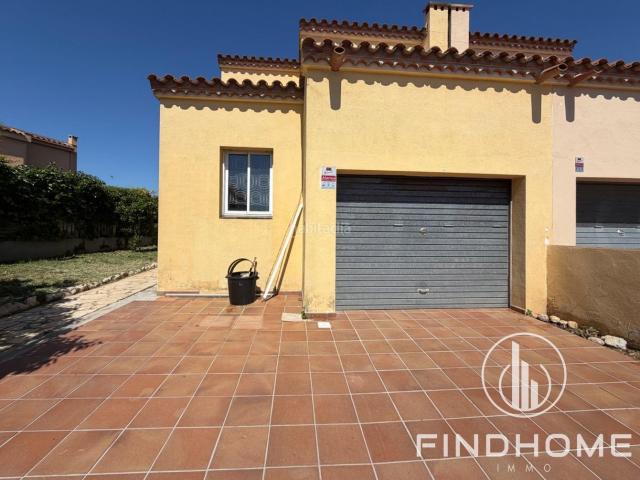 Casa pareada en venta en Avinyonet de Puigventós. Casas pareadas Avinyonet de.