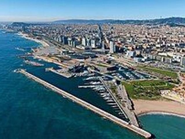 Casa pareada en venta en calle Xile, Badalona, de 117 m² 4 habitaciones por 229.000