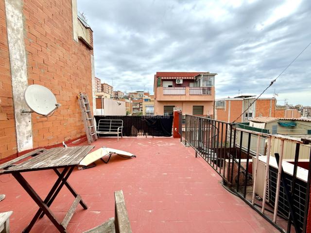 Casa pareada en venta en Badalona, Llefià. CASA EN VENTA EN SANTA COLOMA DE GRAMANET. Casas pareadas.