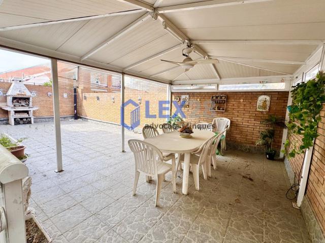 Casa pareada en venta en Badalona, Montigalà. Casa doble en Badalona a 15 min de Barcelona cerca de la playa. Casas pareadas.