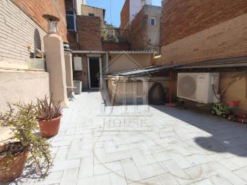 Casa pareada en venta en Badalona, Sant Crist. Casa reformada de 166m2 construidos con gran terraza. Casas pareadas.