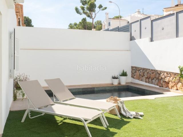 Casa pareada en venta en Baleares Calvià, Portals Nous. Elegante casa pareada con piscina privada en Bendinat. Casas pareadas.