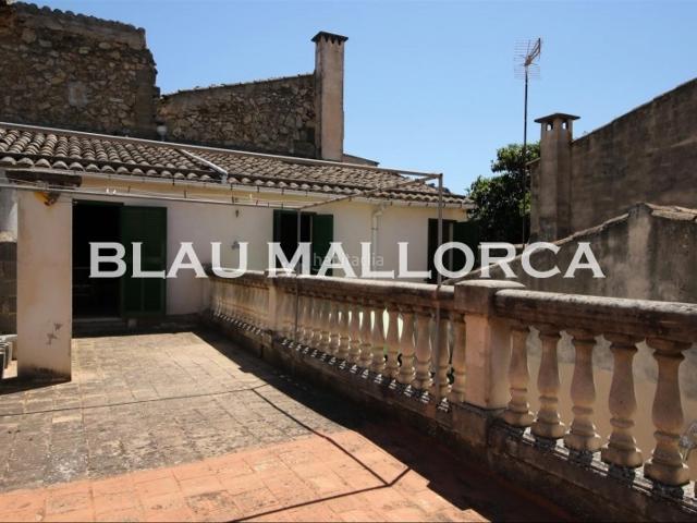 Casa pareada en venta en Baleares Petra. Oportunidad Ãºnica casa con gran jardÃn y terraza en el corazÃn de Petra. Casas pareadas.