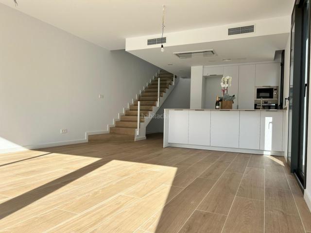 Casa pareada en venta en Banyoles. Casa de obra nueva a Banyoles en el Pla de l'Ametller. Casas pareadas.
