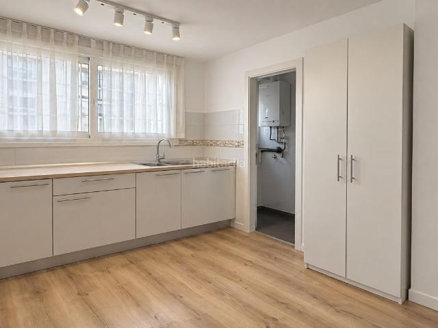 Casa pareada en venta en Barcelona, Besòs Maresme. Casa Chalet pareado en venta en Calle de Jaume Huguet 37, Barcelona. Casas pareadas.