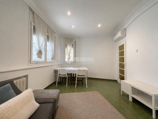 Casa pareada en venta en Barcelona, Guinardó. Casa en venta en Barcelona. Casas pareadas.