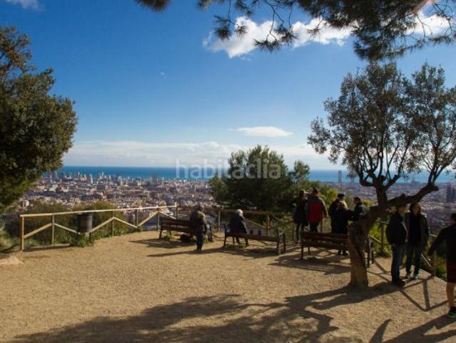 Casa pareada en venta en Barcelona, Guinardó. Plaça del Guinardó. Casas pareadas.