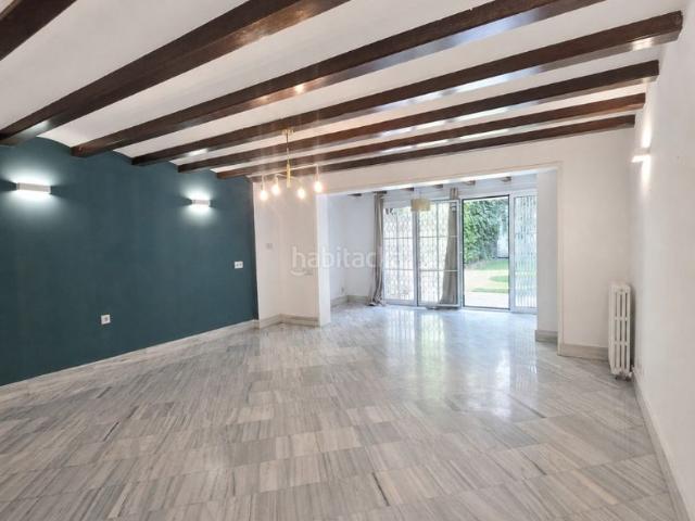 Casa pareada en venta en Barcelona, Putget Farró. Casa con encanto, jardín privado y terraza en Sant GervasiGràcia. Casas pareadas.