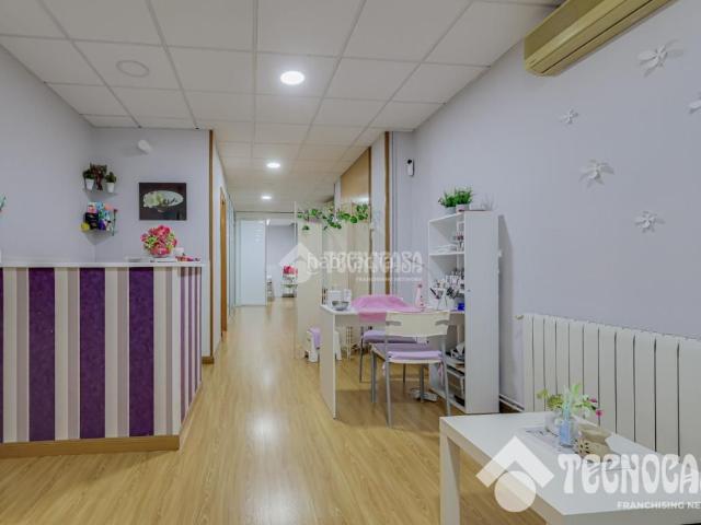 Casa pareada en venta en Barcelona, Prosperitat. Casa en venta en Barcelona. Casas pareadas.