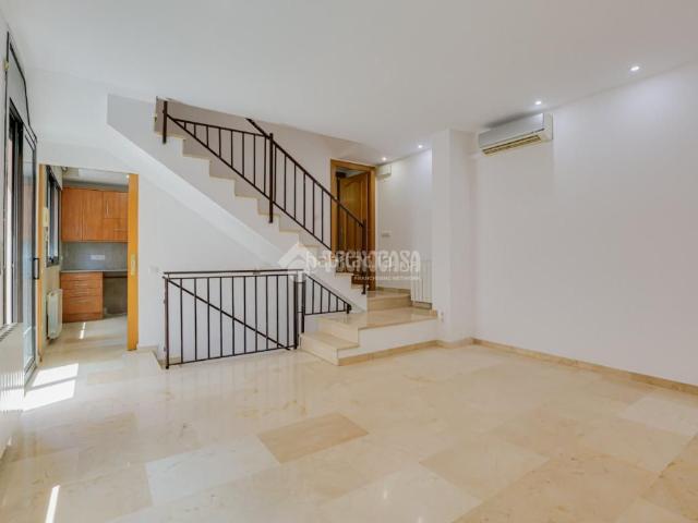 Casa pareada en venta en Barcelona, Sant Andreu de Palomar. Casa en venta en Barcelona. Casas pareadas.