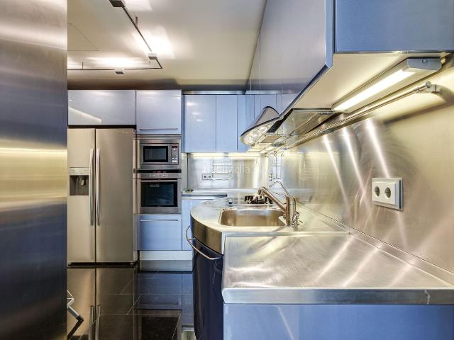 Casa pareada en venta en Barcelona, Sant Ramon Maternitat. Oasis privado de diseño en Les Corts. Casas pareadas.