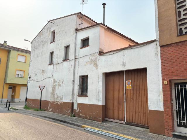 Casa pareada en venta en Bescanó. Casa con infinitas posibilidades en Bescanó. Casas pareadas.