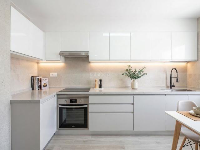Casa pareada en venta en Bimenes. Acogedora casa de dos plantas con patio privado en el corazón de Bimenes. Casas pareadas.