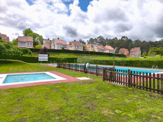 Casa pareada en venta en Brión. Casas pareadas.