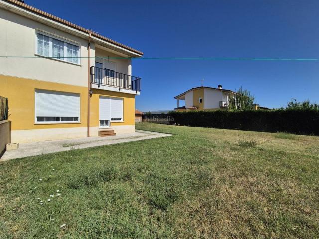 Casa pareada en venta en Burgos, Los Vadillos R. Sanitaria Pozanos. Bifamiliar en Villarcayo. Casas pareadas.