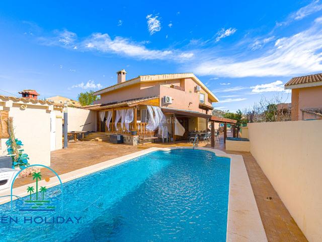 Casa pareada en venta en Busot. Chalet pareado con piscina privada y vistas abiertas a la montaña Busot. Casas pareadas.
