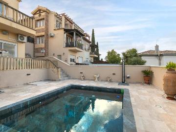 Casa pareada en venta en Gójar. SE VENDE EXCLUSIVA CASA PAREADA CON VISTAS PANORÁMICAS INIGUALABLES de la ciudad y Sierra Nevada EN GOJAR GRANADA. Casas pareadas.