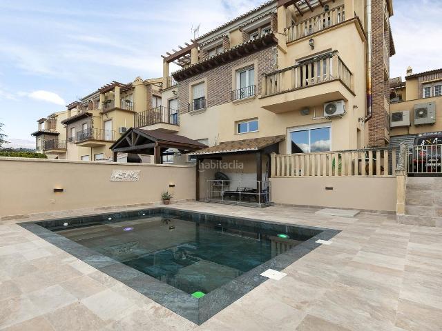 Casa pareada en venta en Gójar. SE VENDE EXCLUSIVA CASA PAREADA CON VISTAS PANORÁMICAS INIGUALABLES de la ciudad y Sierra Nevada EN GOJAR GRANADA. Casas pareadas.