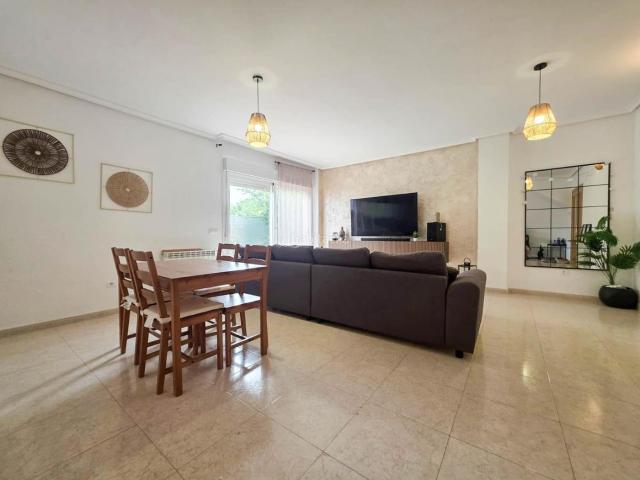 Casa pareada en venta en Galápagos. Chalet pareado en exclusiva en Galápagos espacio, comodidad y vida tranquila por 289.000. Casas pareadas.