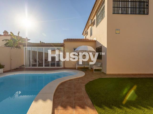 Casa pareada en venta en Gelves. Casas pareadas.