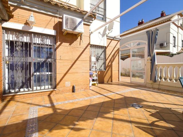 Casa pareada en venta en Gines. Pareado único en Gines con piscina privada y todas las comodidades para su familia. Casas pareadas.