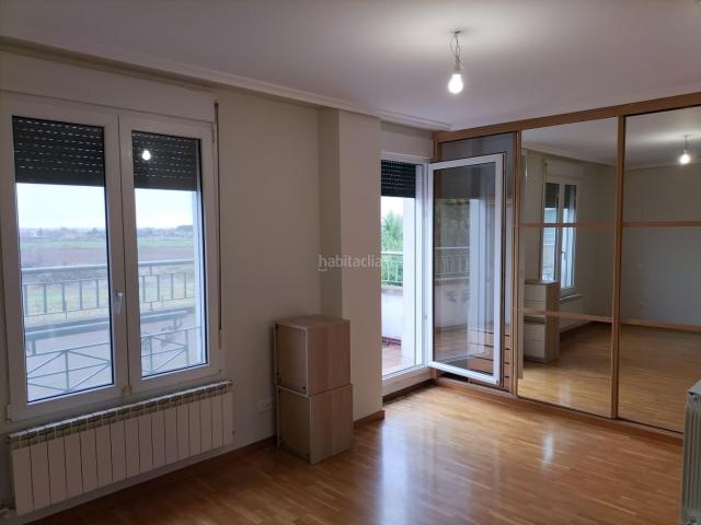 Casa pareada en venta en Grijota. MONCASA VENDE PAREADO EN URBANIZACION 2 PASOS. GRIJOTA. Casas pareadas.