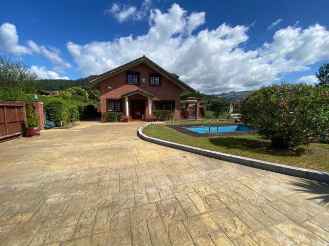 Casa pareada en venta en Guriezo. Casa Chalet pareado en venta en puente Barrio el Puente 1, El Puente. Casas pareadas.