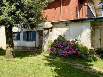 Casa pareada en venta en Erandio. ALQUILADO Chalet bifamiliar con piscina. Casas pareadas.