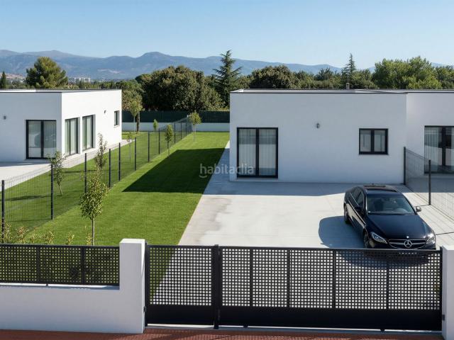 Casa pareada en venta en Espinar El, Los Ángeles de San Rafael. Chalet pareado de una sola planta en Los Ángeles de San Rafael. Casas pareadas Espinar.