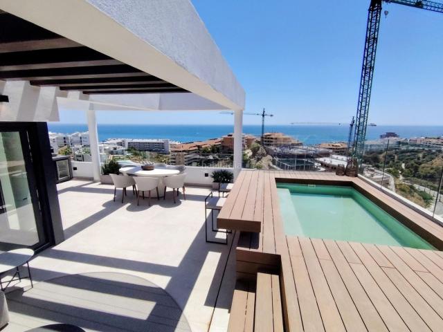 Casa pareada en venta en Fuengirola, Las Gaviotas Carvajal. A 200 mts de la estacion de Renfe Carvajal. Casas pareadas.