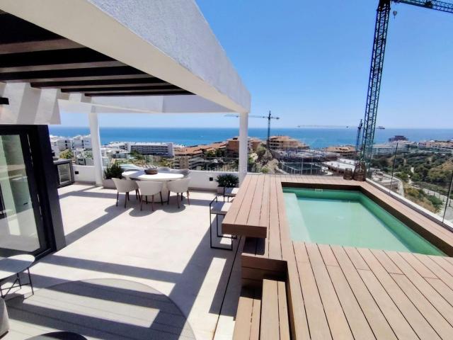 Casa pareada en venta en Fuengirola, Las Gaviotas Carvajal. A 200 mts de la estacion de tren Carvajal del Renfe. Casas pareadas.