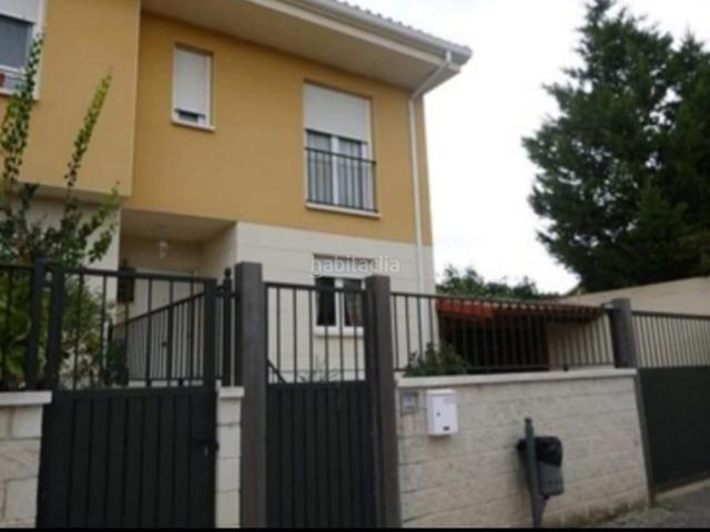 Casa pareada en venta en Fuensaldaña. MONCASA VENDE CHALET EN FUENSALDAÑA. Casas pareadas.