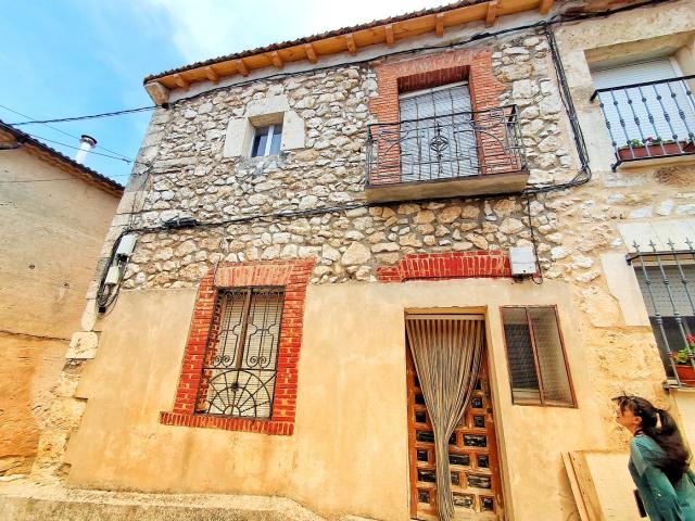Casa pareada en venta en Fuentelisendo. Casa de pueblo. Casas pareadas.