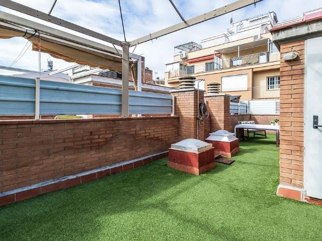 Casa pareada en venta en calle Uva de L', Hospitalet de Llobregat, L´, de 100 m² 4 habitaciones por 535.000