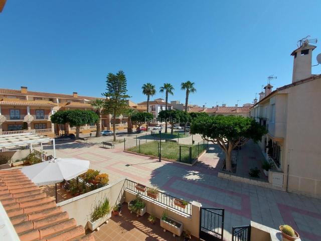 Casa pareada en venta en Huércal Overa. Tríplex con 5 dormitorios, terraza y ubicación privilegiada Huercal Overa. Casas pareadas Huércal.