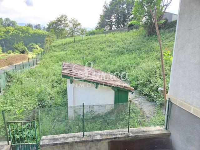 Casa pareada en venta en Iurreta. CASERIO BIFAMILIAR parte Izq. EN VENTA. Casas pareadas.