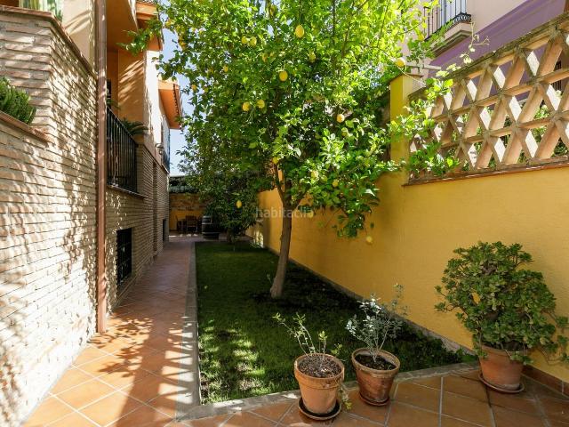 Casa pareada en venta en Jun. Espectacular vivienda pareada a la entrada a de Jun. Casas pareadas.